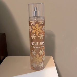 Snowflakes and Cashmere Bath and Body Works Spray